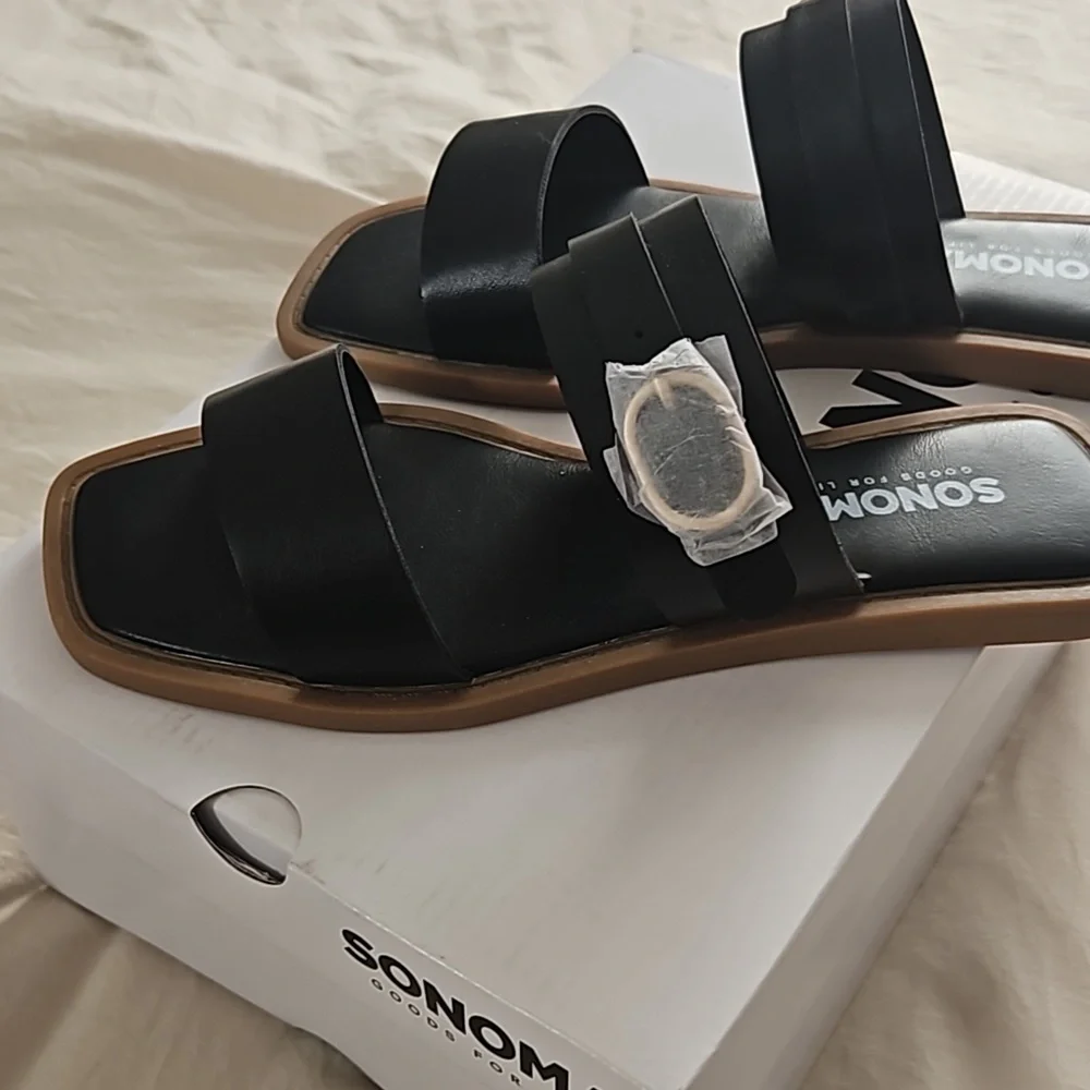 Sandals - Picture 1 of 3